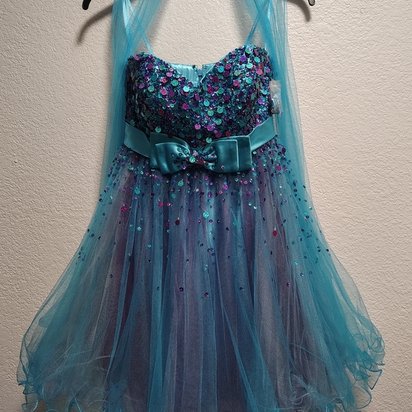 Elegant Teal Sequin Prom Dress - Picture 1 of 8